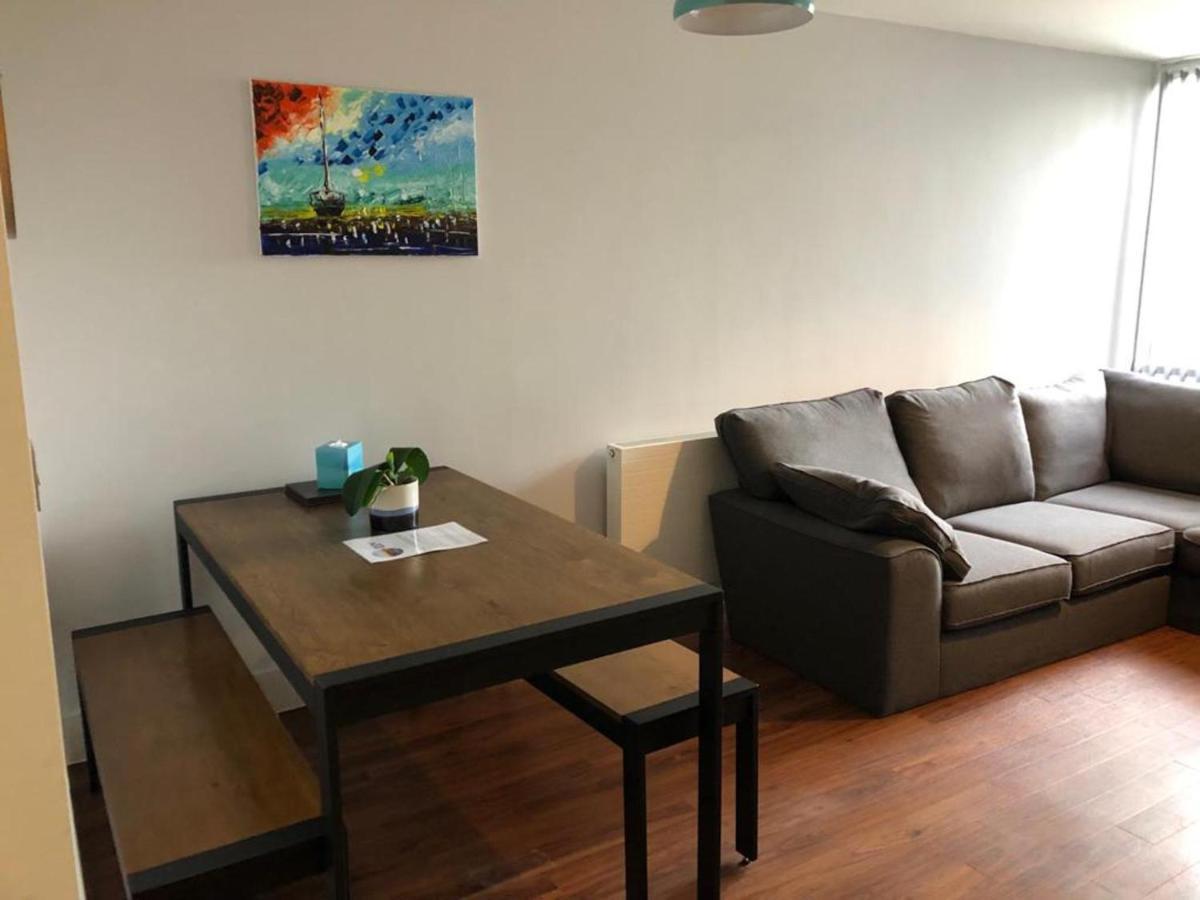 Charming 2-Bed Apartment In Christchurch Christchurch  Dış mekan fotoğraf