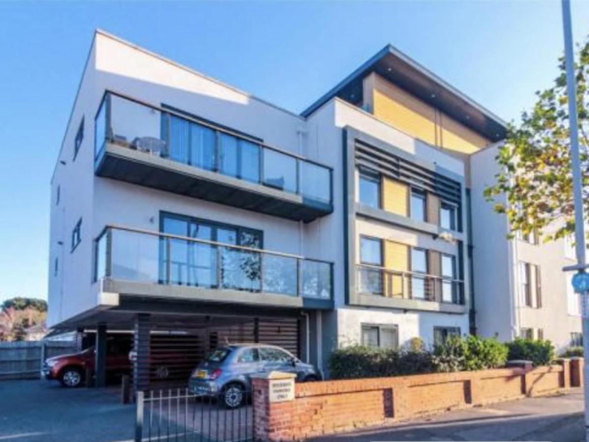 Charming 2-Bed Apartment In Christchurch Christchurch  Dış mekan fotoğraf