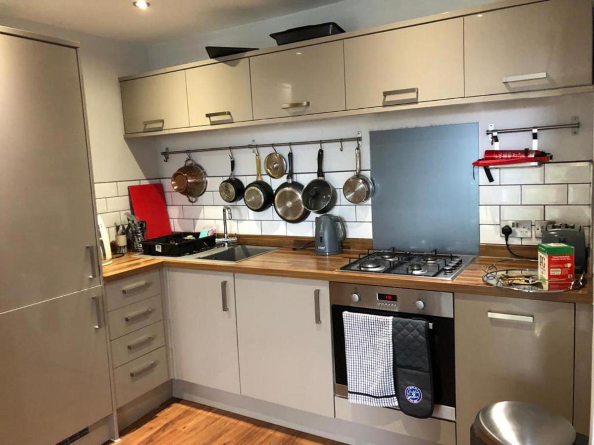 Charming 2-Bed Apartment In Christchurch Christchurch  Dış mekan fotoğraf